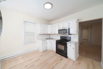 63 Storms Ave in Jersey City, NJ - Building Photo - Building Photo