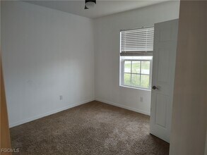 3613 SW 9th Ave in Cape Coral, FL - Building Photo - Building Photo