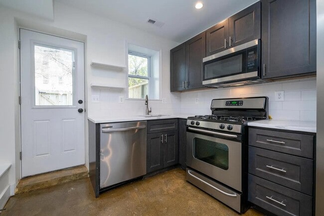 1004 Creek Alley in Baltimore, MD - Building Photo - Building Photo