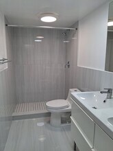 1351 W 69th St in Hialeah, FL - Foto de edificio - Building Photo