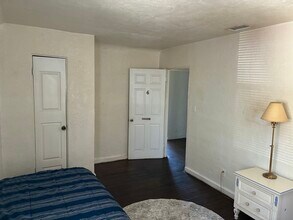 2504 Booker Ave in Sarasota, FL - Foto de edificio - Building Photo