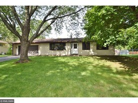 14707 Dominica Ct in Apple Valley, MN - Building Photo