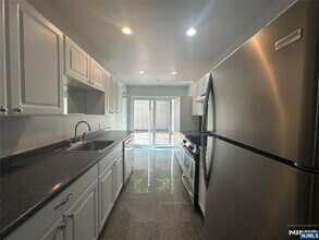 258 Old River Rd in Edgewater, NJ - Building Photo - Building Photo