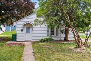 1212 S Oakland Ave in Green Bay, WI - Building Photo