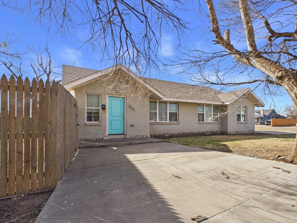 3501 S Van Buren St in Amarillo, TX - Building Photo