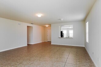 203 NE 9th Ave in Cape Coral, FL - Foto de edificio - Building Photo