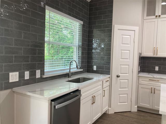 2814 W Eighteenth St in Irving, TX - Building Photo - Building Photo