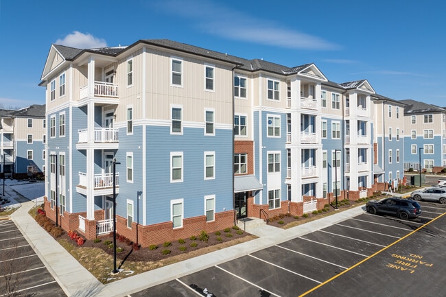 Stony Run Condominiums in Ashland, VA - Foto de edificio - Building Photo