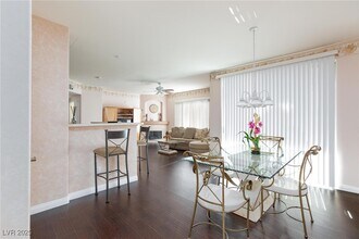 7185 S Durango Dr in Las Vegas, NV - Building Photo - Building Photo