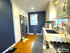 65 Whitford St in Boston, MA - Foto de edificio - Building Photo