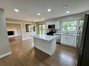 1527 Windsor Ct in Naperville, IL - Building Photo - Building Photo