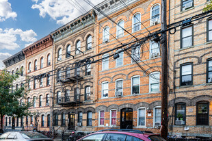 437 Bleecker St in Brooklyn, NY - Foto de edificio - Building Photo