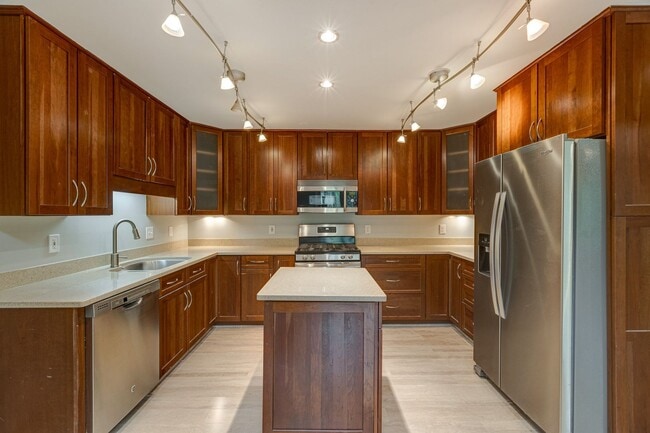 3303 Spring Lake Ct in Fairfax, VA - Building Photo - Building Photo