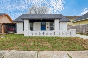 4726 Pease St in Houston, TX - Building Photo