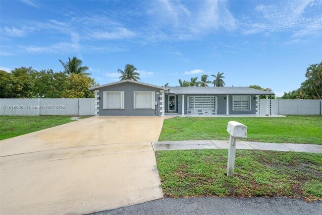 10450 NW 19th St in Pembroke Pines, FL - Building Photo - Building Photo