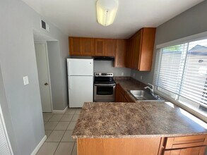 8879 Salmon Falls Dr in Sacramento, CA - Building Photo - Building Photo