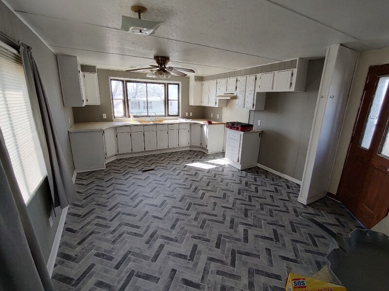 910 9th St in Great Bend, KS - Building Photo