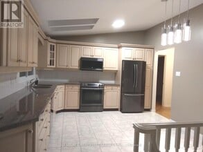 8 Birchview Rd in Ottawa, ON - Building Photo - Building Photo