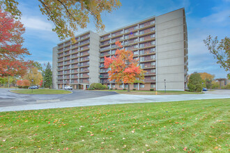 Park Place Towers - Income Restricted 62+ in Mount Clemens, MI - Foto de edificio - Building Photo