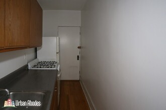 955 W Cornelia Ave, Unit M453 in Chicago, IL - Building Photo - Building Photo