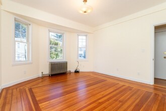 8 Hastings St, Unit 1 in Boston, MA - Foto de edificio - Building Photo