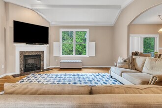 21 Beaudry Ln in Bloomfield, CT - Building Photo - Building Photo