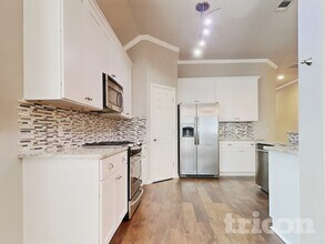 2748 Cedar Ridge Ln in Fort Worth, TX - Foto de edificio - Building Photo