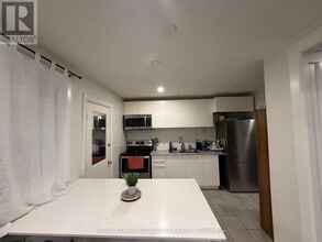 44 Oren Blvd in Barrie, ON - Building Photo - Building Photo