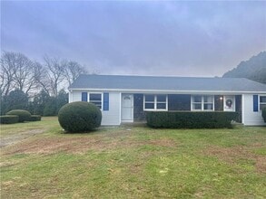 19 Ethel Dr in Portsmouth, RI - Building Photo - Building Photo