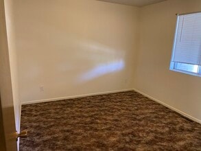 684 Cedar St, Unit 2 in Elko, NV - Building Photo - Building Photo