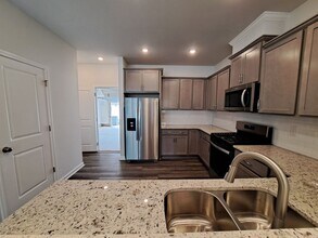 403 Parker Sta Ave in Fuquay Varina, NC - Foto de edificio - Building Photo