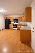 1182 Ohio St in Veazie, ME - Foto de edificio - Building Photo