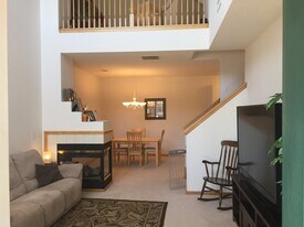 11178 204th St W in Lakeville, MN - Building Photo