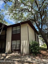 459 Lombard St in Orange Park, FL - Building Photo