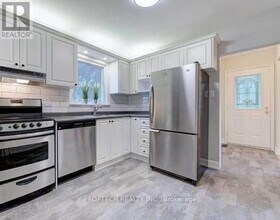 28 Boem Ave in Toronto, ON - Building Photo - Building Photo