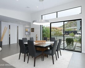 2423 E Lincoln Cir in Phoenix, AZ - Building Photo - Building Photo