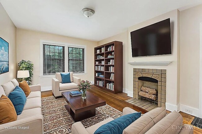 2587 Irving Pl, Unit 2 in Cincinnati, OH - Foto de edificio - Building Photo