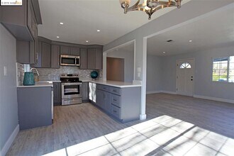 5170 White Oak Ct in Concord, CA - Building Photo - Building Photo