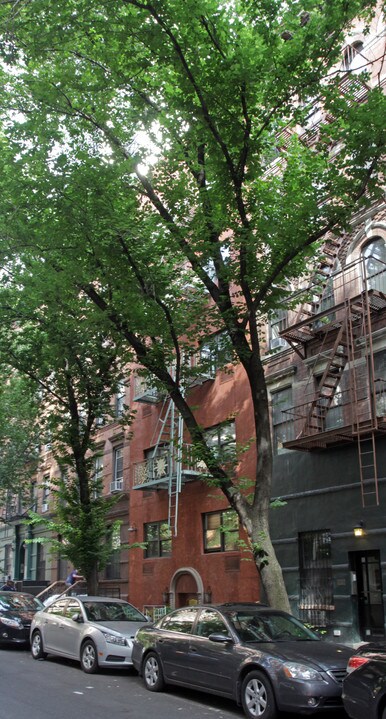 321 East 92nd Street in New York, NY - Foto de edificio