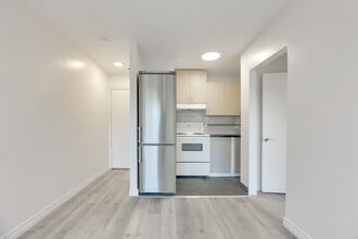 1 Birchlea Ave in Toronto, ON - Building Photo - Building Photo