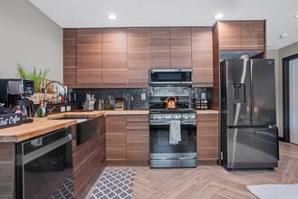 5011 Charmwood Dr in Rapid City, SD - Foto de edificio - Building Photo