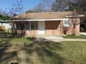 206 Sunstede Rd in Warner Robins, GA - Building Photo
