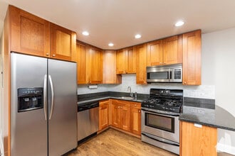 2036 N Larrabee St, Unit 8302 in Chicago, IL - Foto de edificio - Building Photo