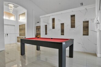 1553 SW 189th Ave in Pembroke Pines, FL - Foto de edificio - Building Photo