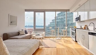 550 W 54th St in New York, NY - Building Photo