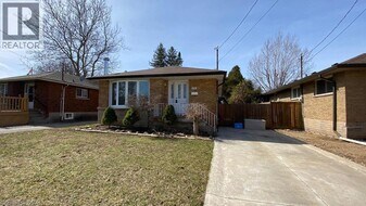 216 W 16th St in Hamilton, ON - Building Photo