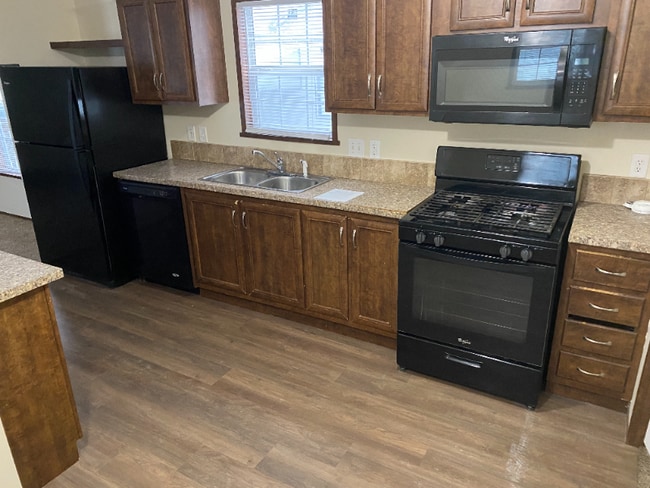 1817 Aldrin Ct in Milford, MI - Building Photo - Building Photo