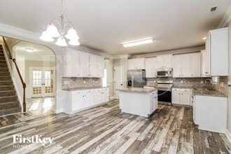 6623 Barton Creek Dr in Whitsett, NC - Foto de edificio - Building Photo