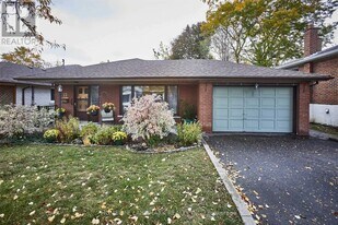 15 Pylon Pl in Toronto, ON - Building Photo