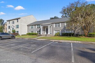 4315 Plaza Gate Ln S in Jacksonville, FL - Building Photo